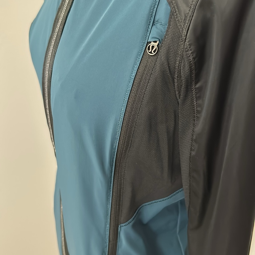 Lululemon Right Round Jacket - Picture 10 of 12